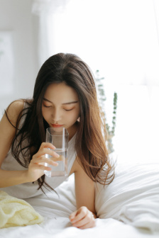 美女直播被逼玩游戏